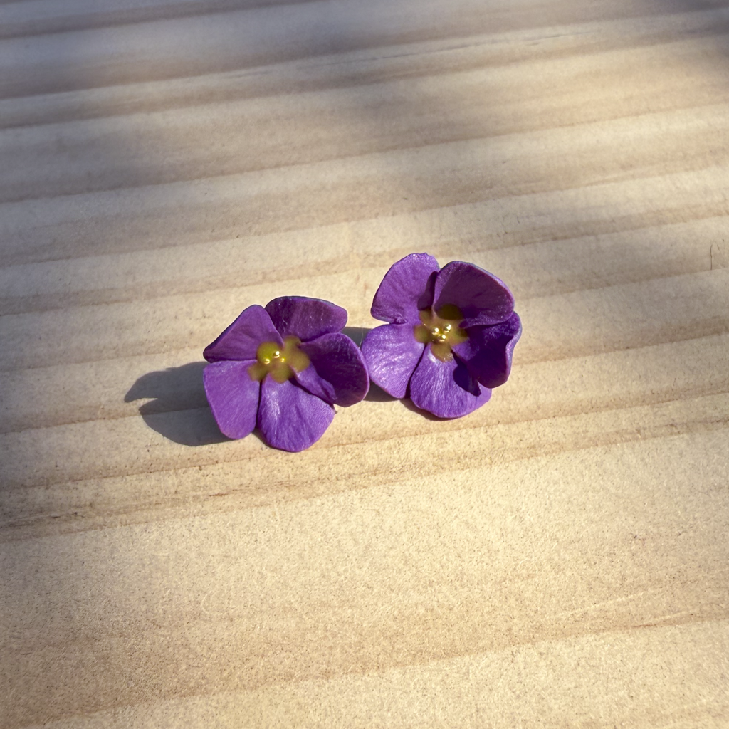 Violet studs