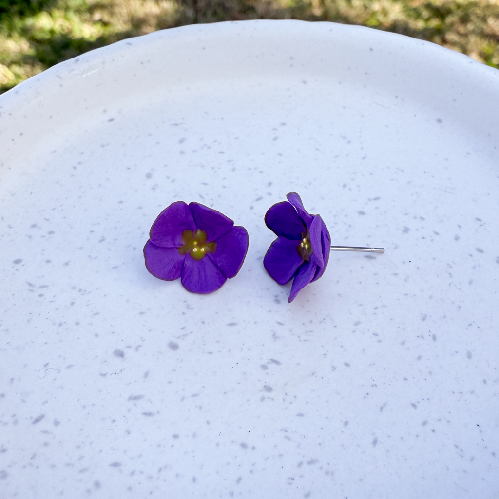 Violet studs